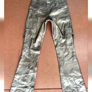 Cache size 2 NWT Beautiful cargo style. Too big for me waist 26 length 30